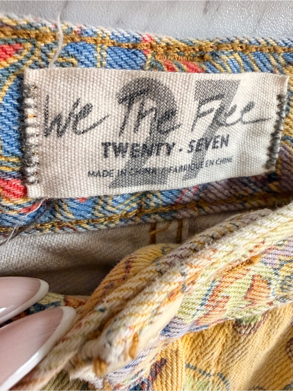 Free People We The Free Alani Printed Cutoff Yellow Floral Bermuda Shorts SZ 27 - Picture 8 of 9